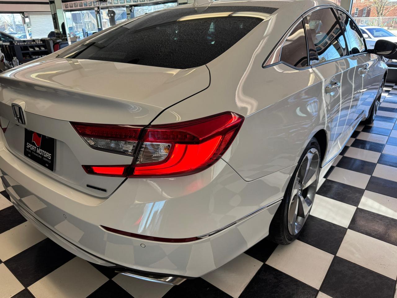 2019 Honda Accord Touring 1.5T+HUD+Cooled Leather+GPS+Lane Keep Photo47