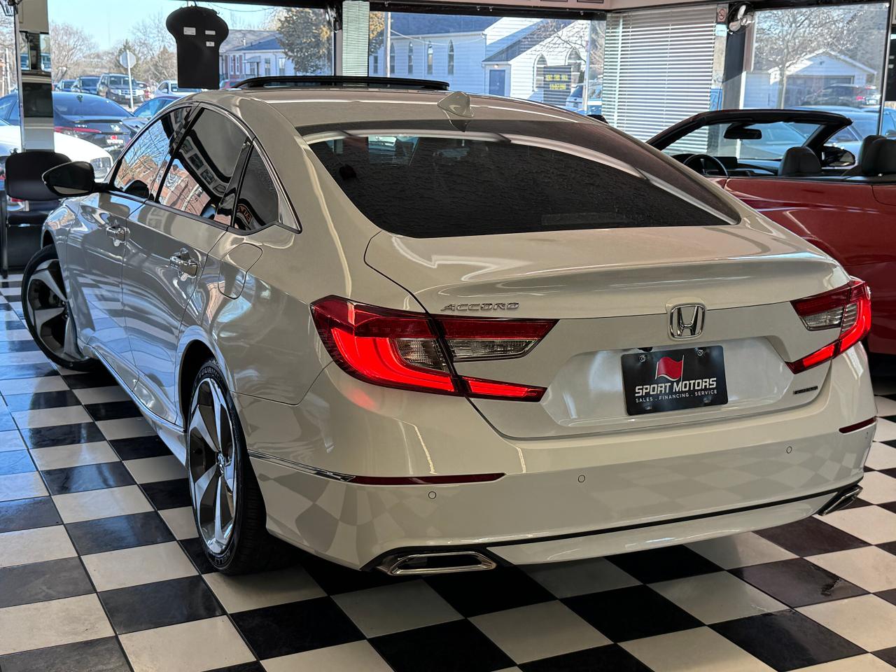 2019 Honda Accord Touring 1.5T+HUD+Cooled Leather+GPS+Lane Keep Photo20