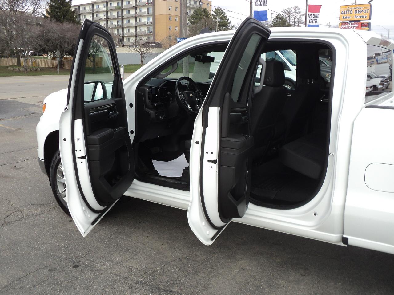 2022 Chevrolet Silverado 1500 LT DoubleCab4x4 5.3L 6'7"Box HeatedSteeringWheel - Photo #12