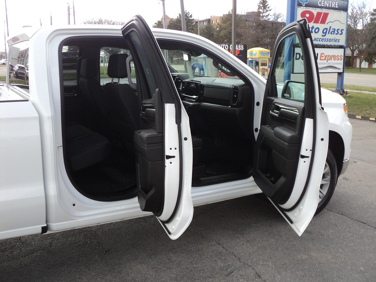 2022 Chevrolet Silverado 1500 LT DoubleCab4x4 5.3L 6'7"Box HeatedSteeringWheel - Photo #13