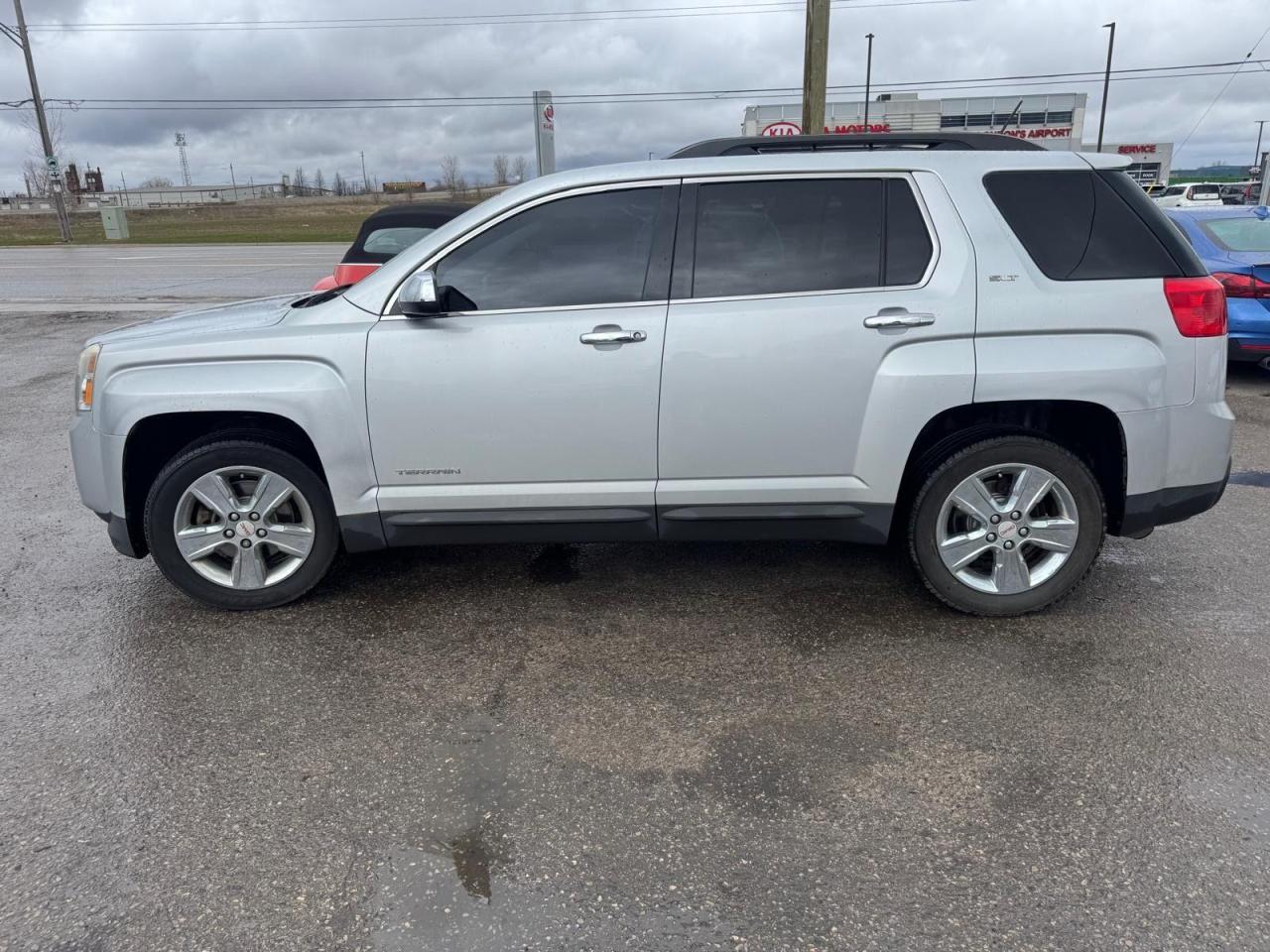 2015 GMC Terrain SLT, WELL SERVICED, AWD, CERTIFIED - Photo #2