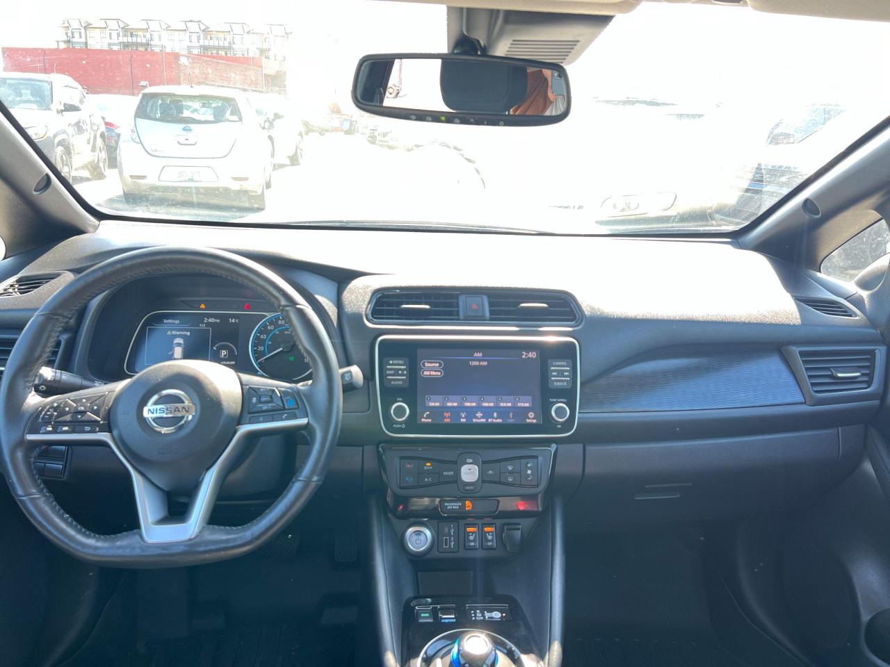 2022 Nissan Leaf SV Hatchback - Photo #9