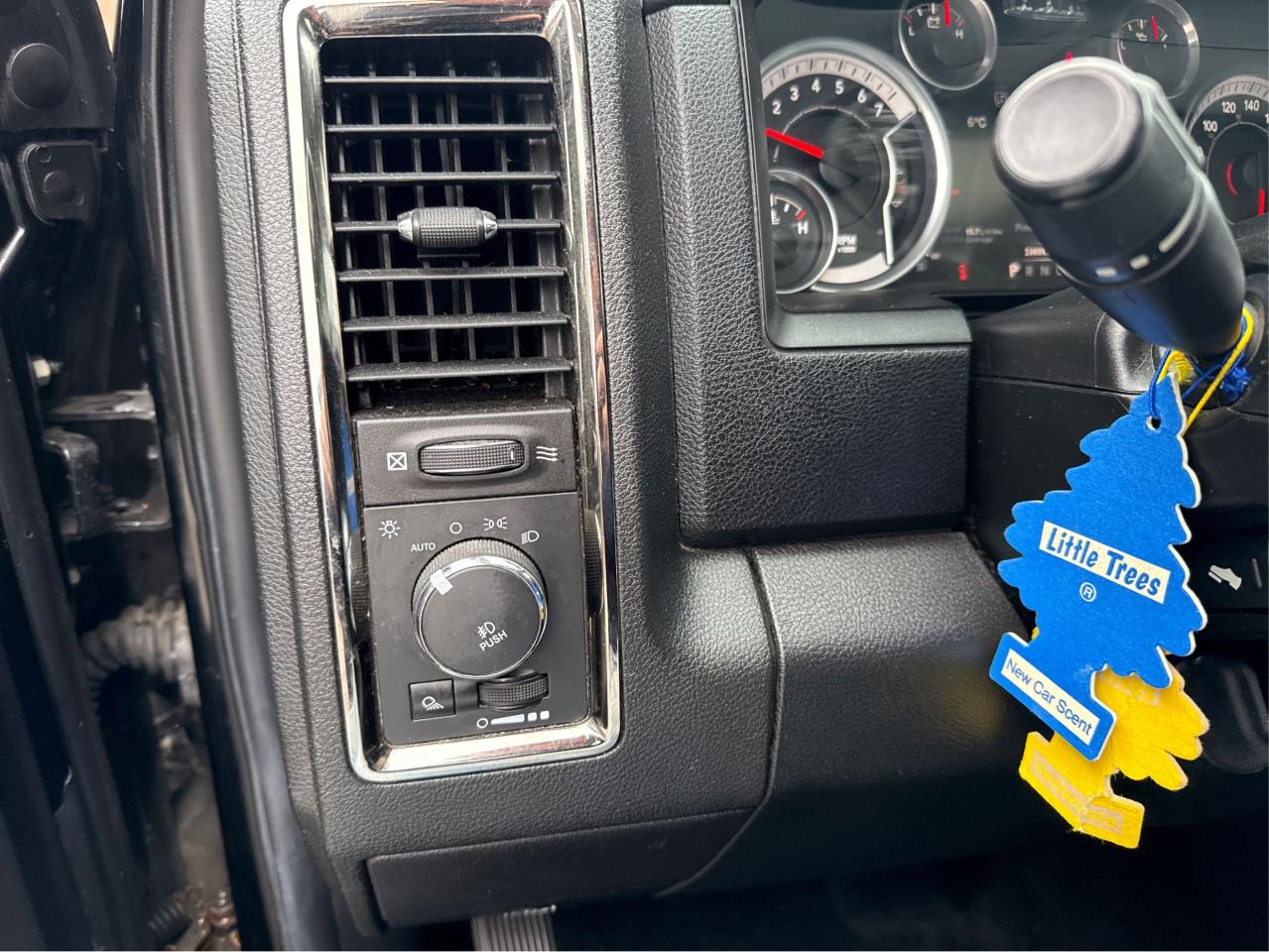 2014 RAM 1500 SPORT - Photo #17