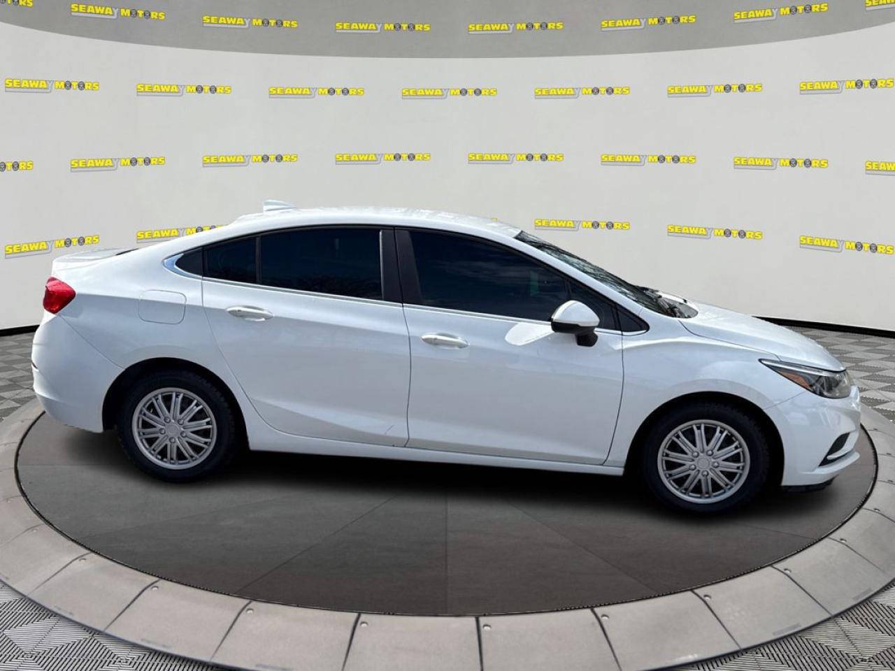 2016 Chevrolet Cruze LT AUTO - Photo #2