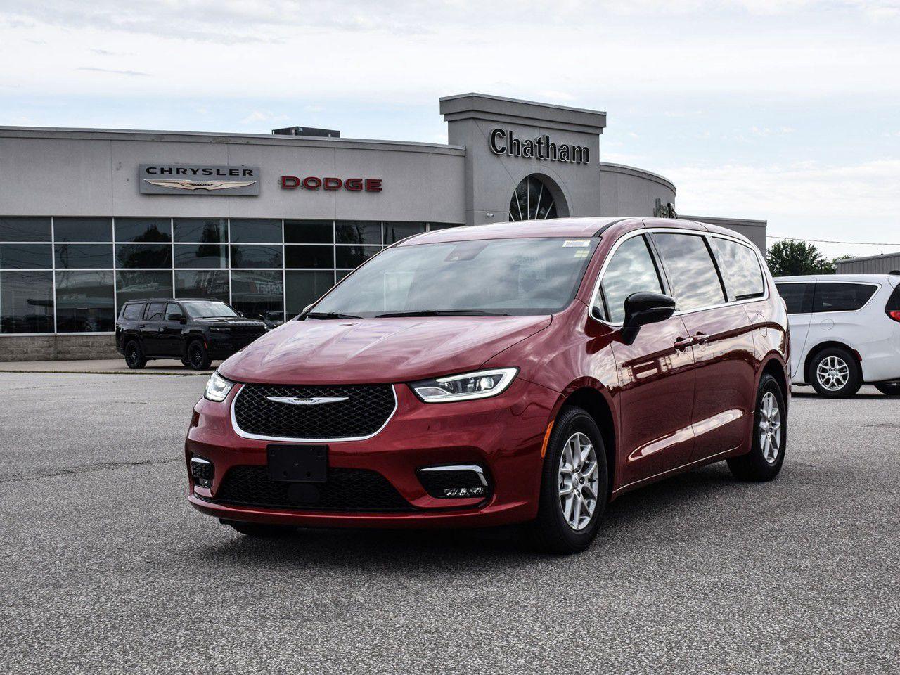 New 2025 Chrysler Pacifica Select FWD for sale in Chatham, ON
