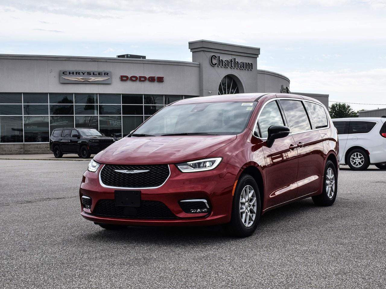 New 2025 Chrysler Pacifica Select FWD for sale in Chatham, ON