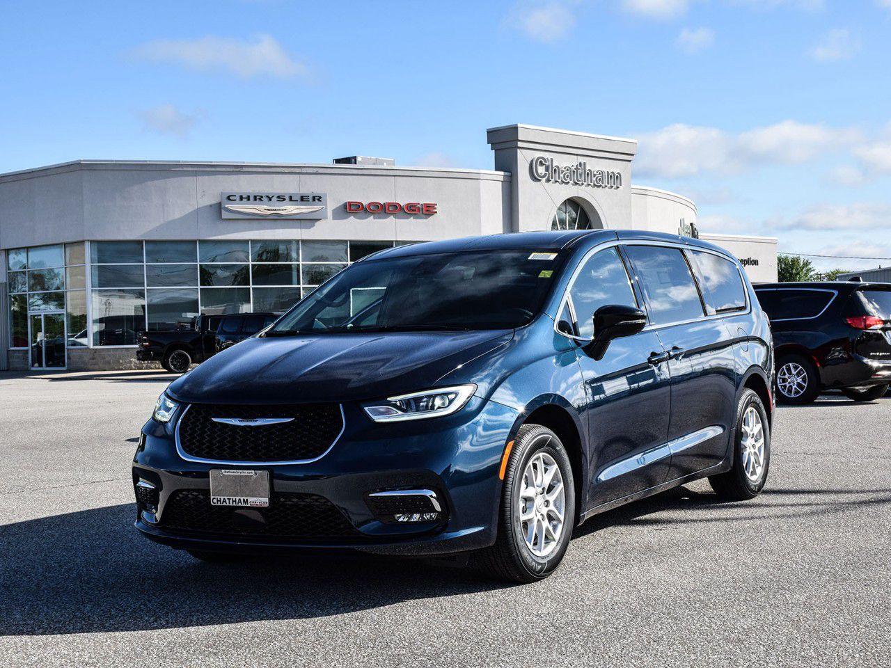 New 2025 Chrysler Pacifica Select FWD for sale in Chatham, ON
