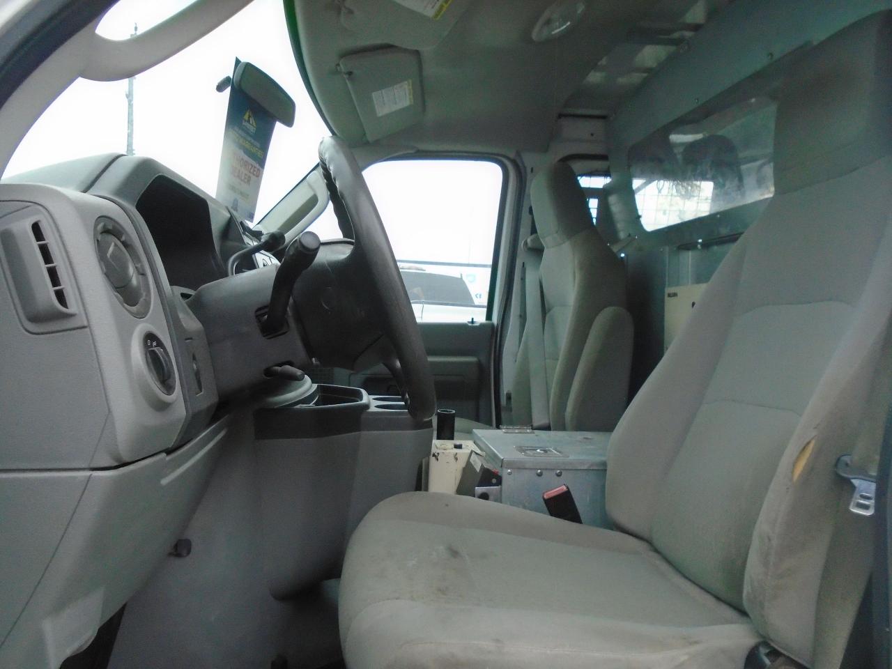 2011 Ford Econoline E-350 Super Duty Commercial - Photo #10