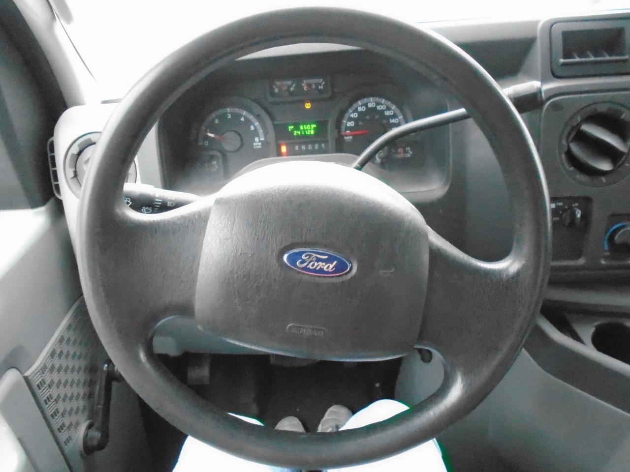 2011 Ford Econoline E-350 Super Duty Commercial - Photo #12