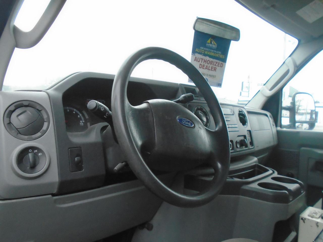 2011 Ford Econoline E-350 Super Duty Commercial - Photo #11