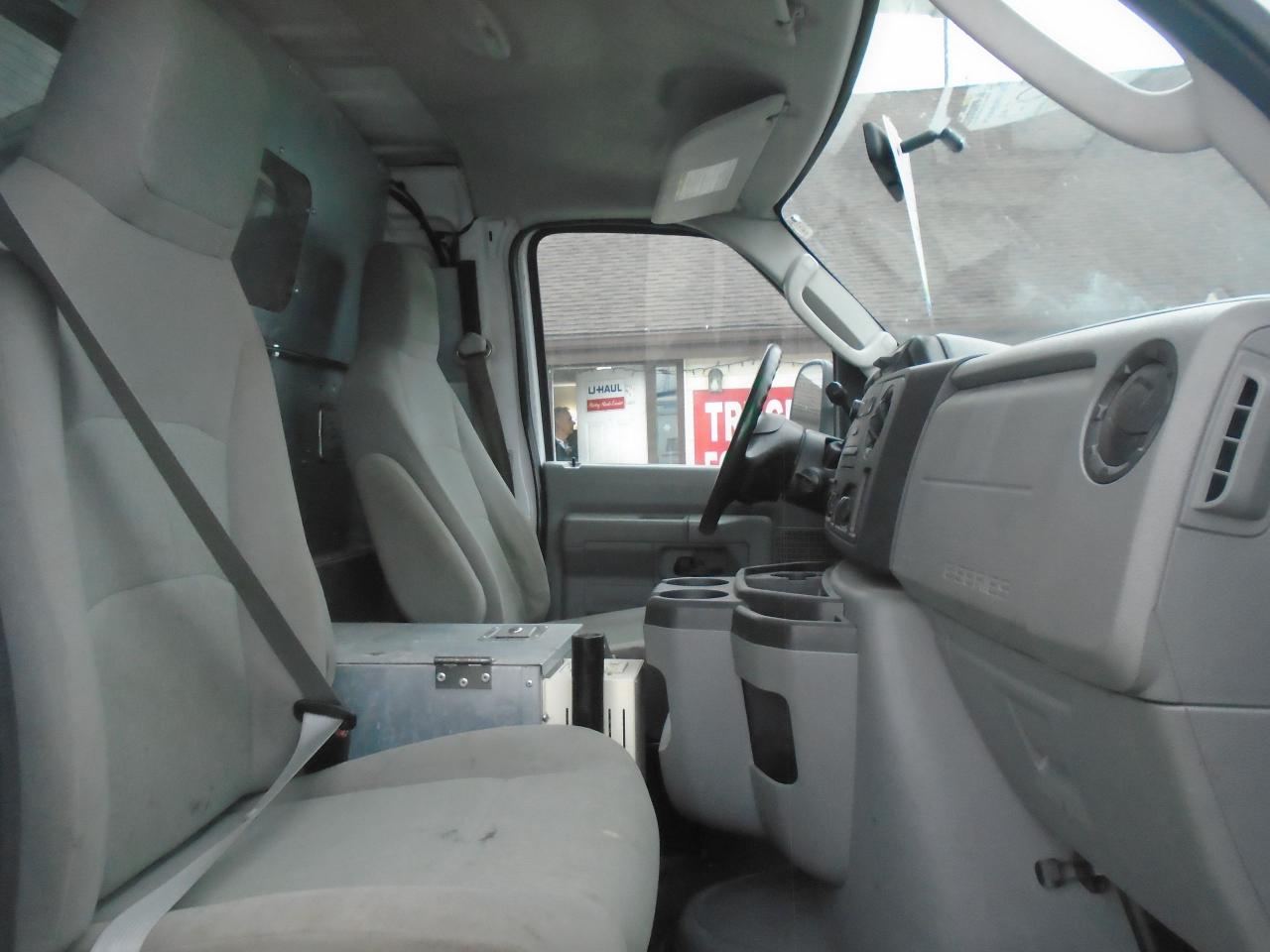 2011 Ford Econoline E-350 Super Duty Commercial - Photo #19