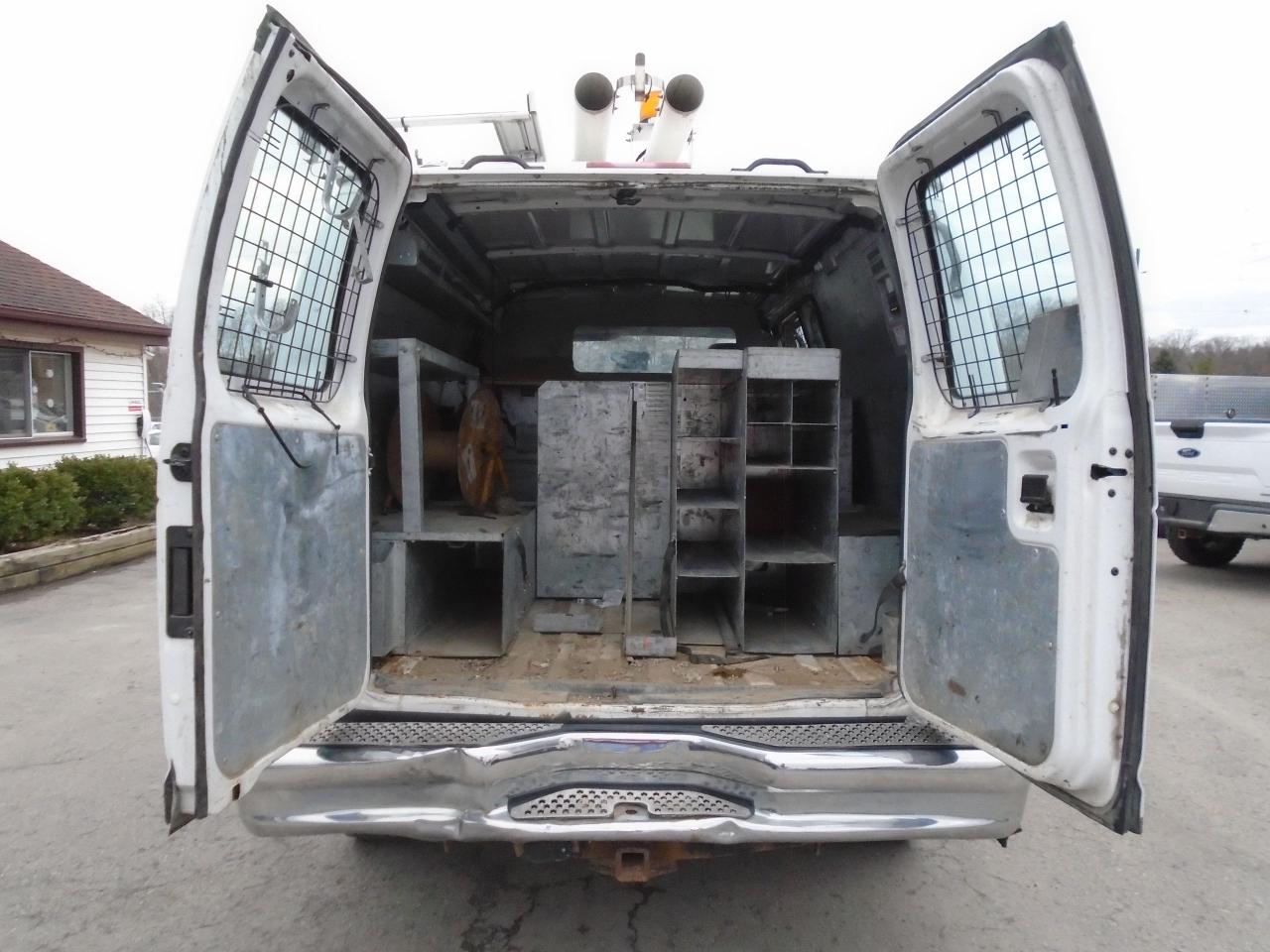 2011 Ford Econoline E-350 Super Duty Commercial - Photo #21
