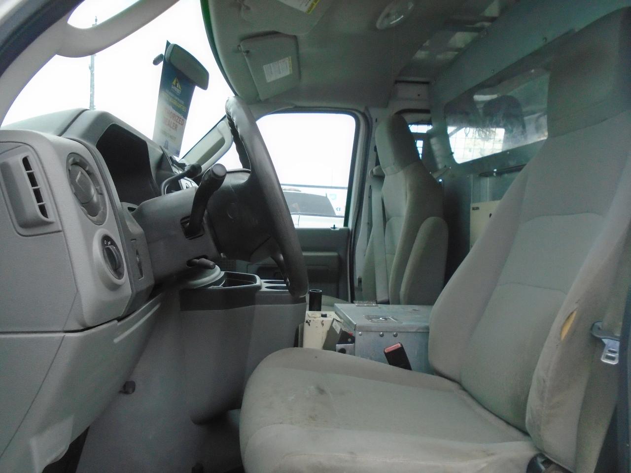 2011 Ford Econoline E-350 Super Duty Commercial - Photo #10