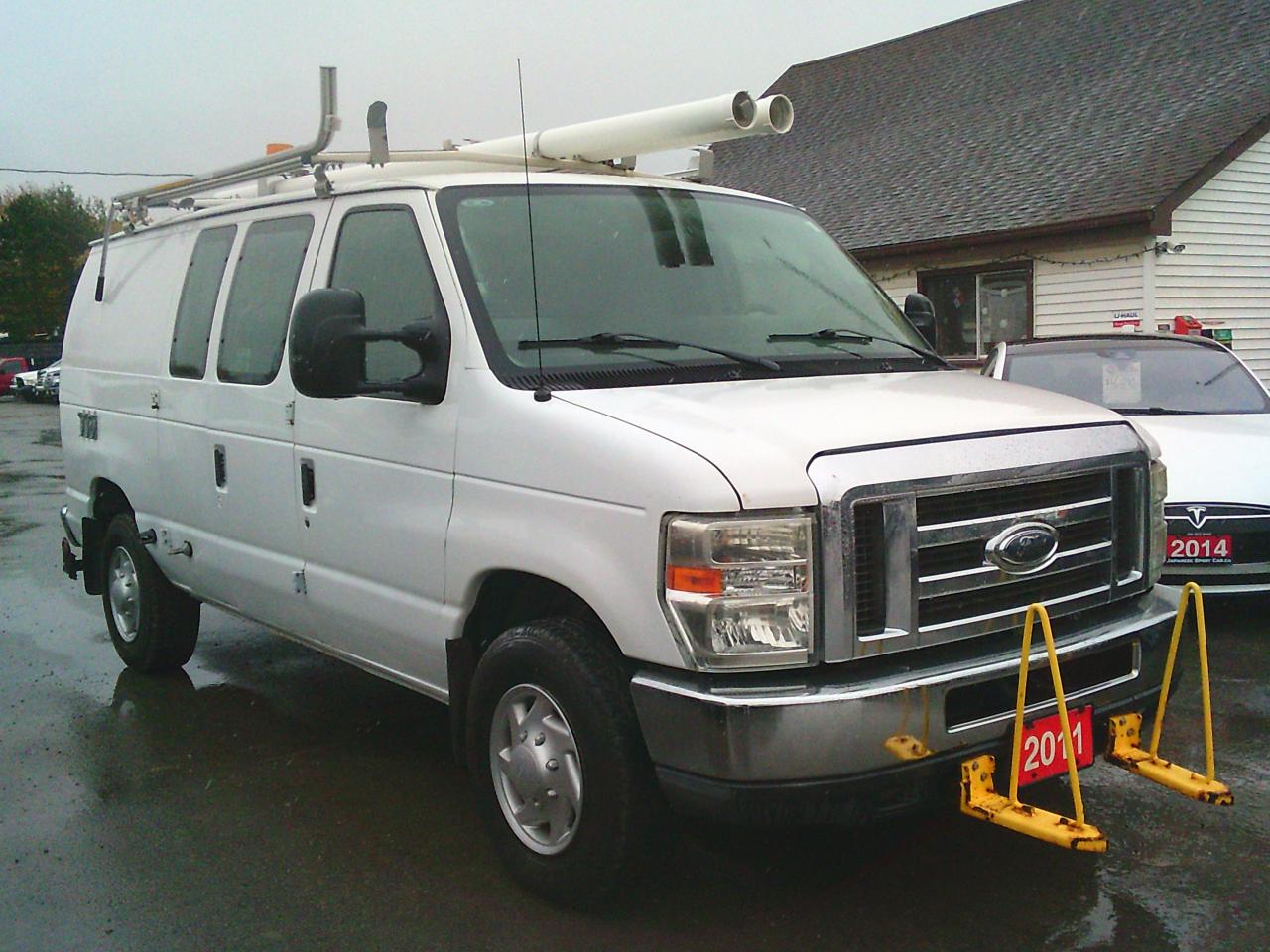 2011 Ford Econoline E-350 Super Duty Commercial Photo2