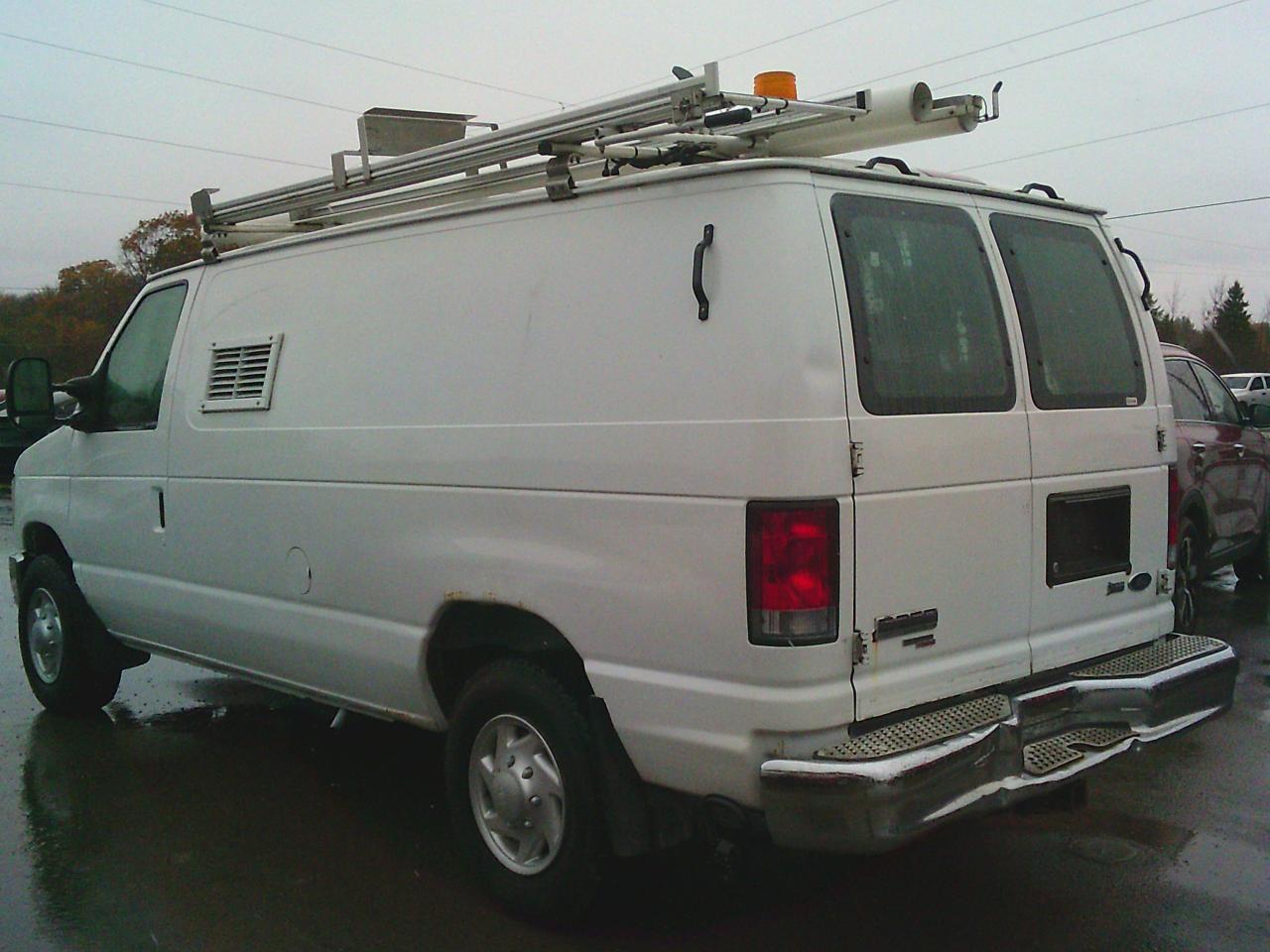 2011 Ford Econoline E-350 Super Duty Commercial - Photo #6