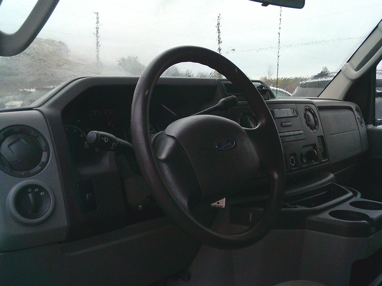 2011 Ford Econoline E-350 Super Duty Commercial - Photo #11