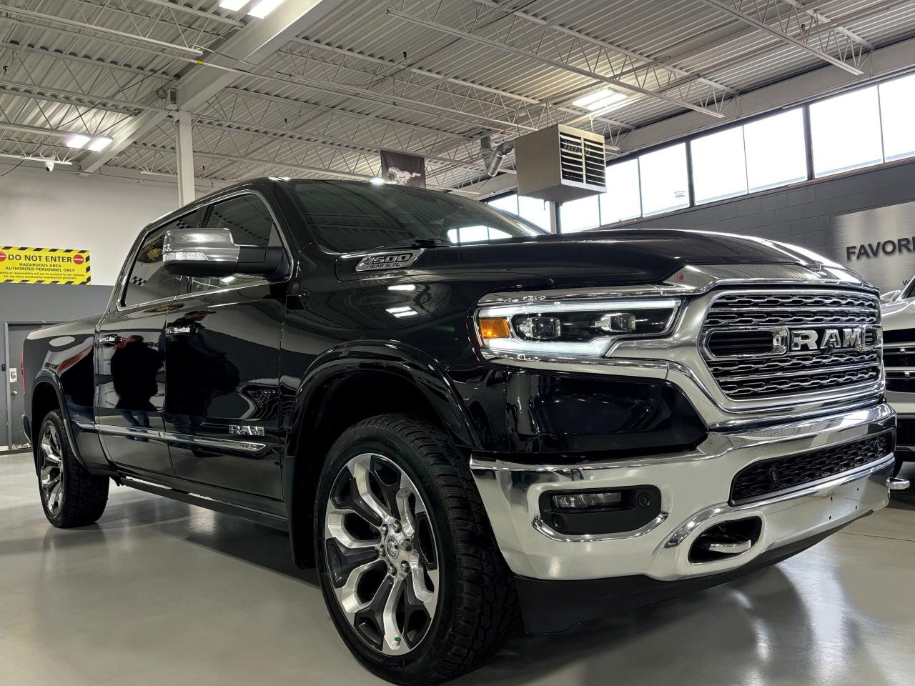 2019 RAM 1500 Limited|4X4|V8HEMI|CREW|LONGBOX|NAV|CREAMSEATS|NAV - Photo #2