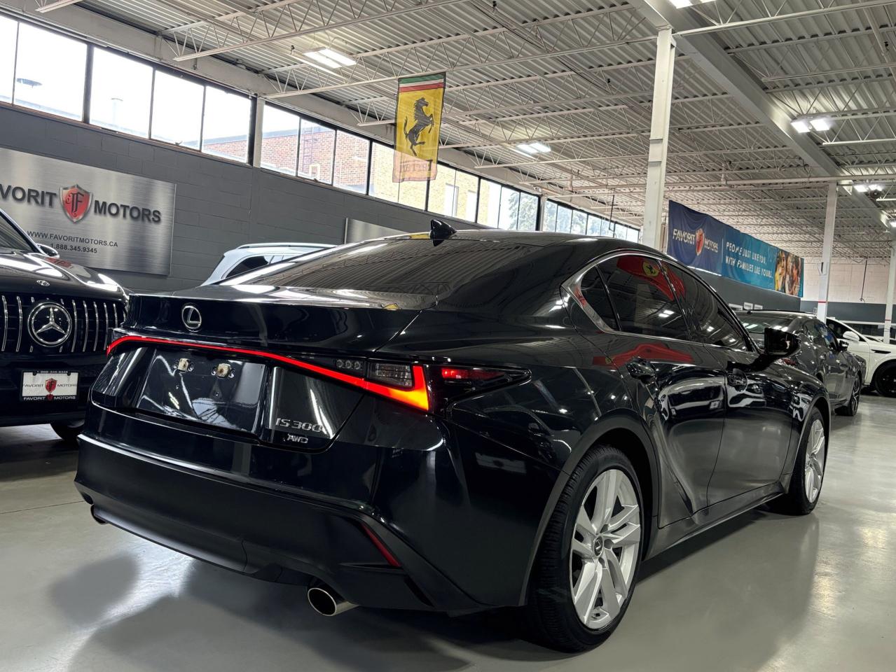 2022 Lexus IS 300 AWD|SUNROOF|ALLOYS|LEATHER|BACKUPCAM|HEATEDSEATS|+ - Photo #4