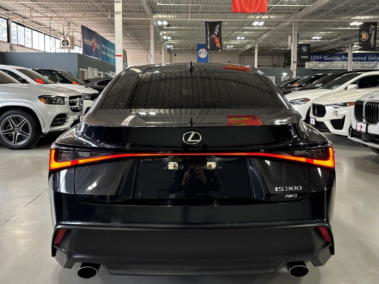 2022 Lexus IS 300 AWD|SUNROOF|ALLOYS|LEATHER|BACKUPCAM|HEATEDSEATS|+ - Photo #5