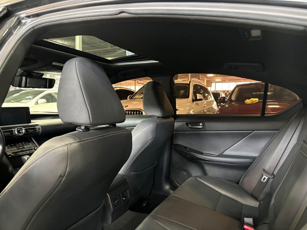 2022 Lexus IS 300 AWD|SUNROOF|ALLOYS|LEATHER|BACKUPCAM|HEATEDSEATS|+ - Photo #6