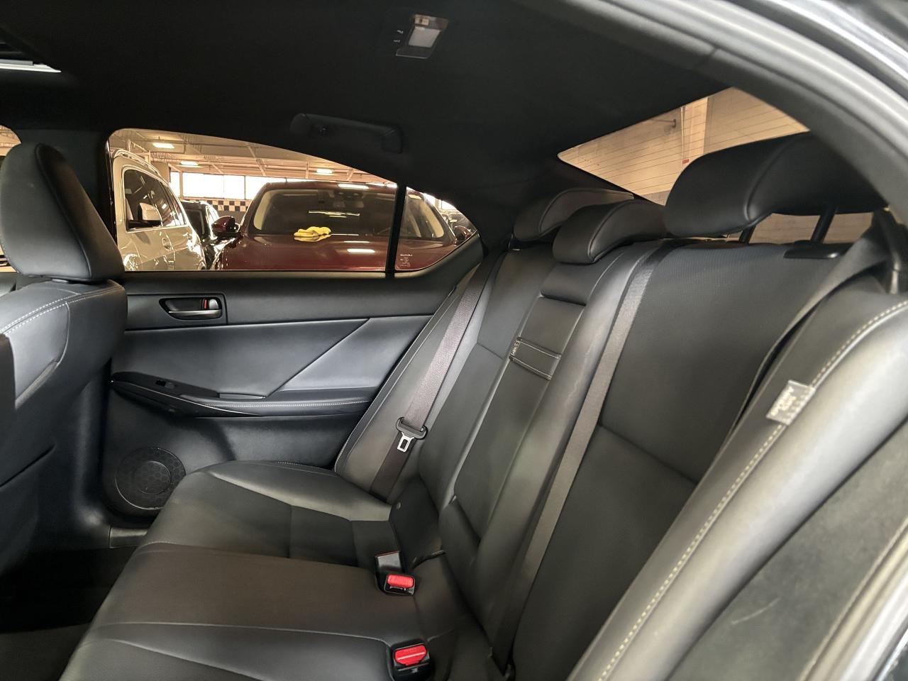2022 Lexus IS 300 AWD|SUNROOF|ALLOYS|LEATHER|BACKUPCAM|HEATEDSEATS|+ - Photo #7