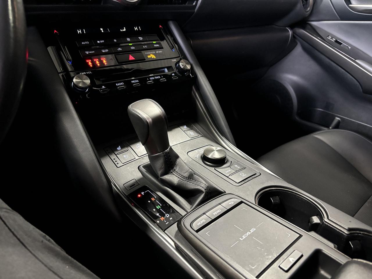 2022 Lexus IS 300 AWD|SUNROOF|ALLOYS|LEATHER|BACKUPCAM|HEATEDSEATS|+ - Photo #21