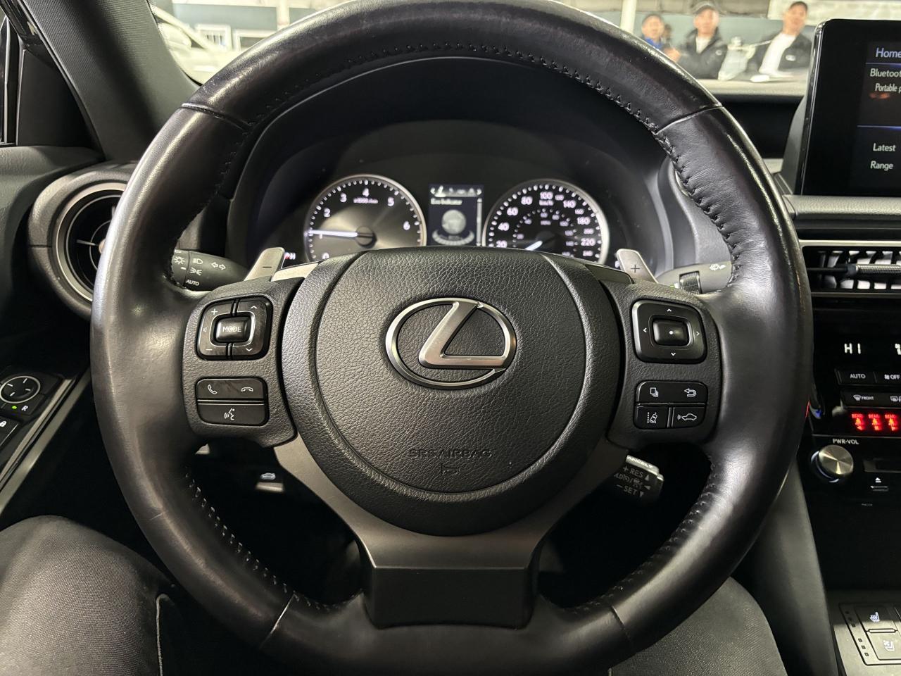 2022 Lexus IS 300 AWD|SUNROOF|ALLOYS|LEATHER|BACKUPCAM|HEATEDSEATS|+ - Photo #22