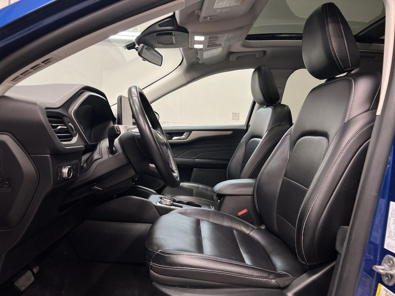 2022 Ford Escape SEL AWD| LEATHER| PANO ROOF| HTD SEATS| NAV Photo