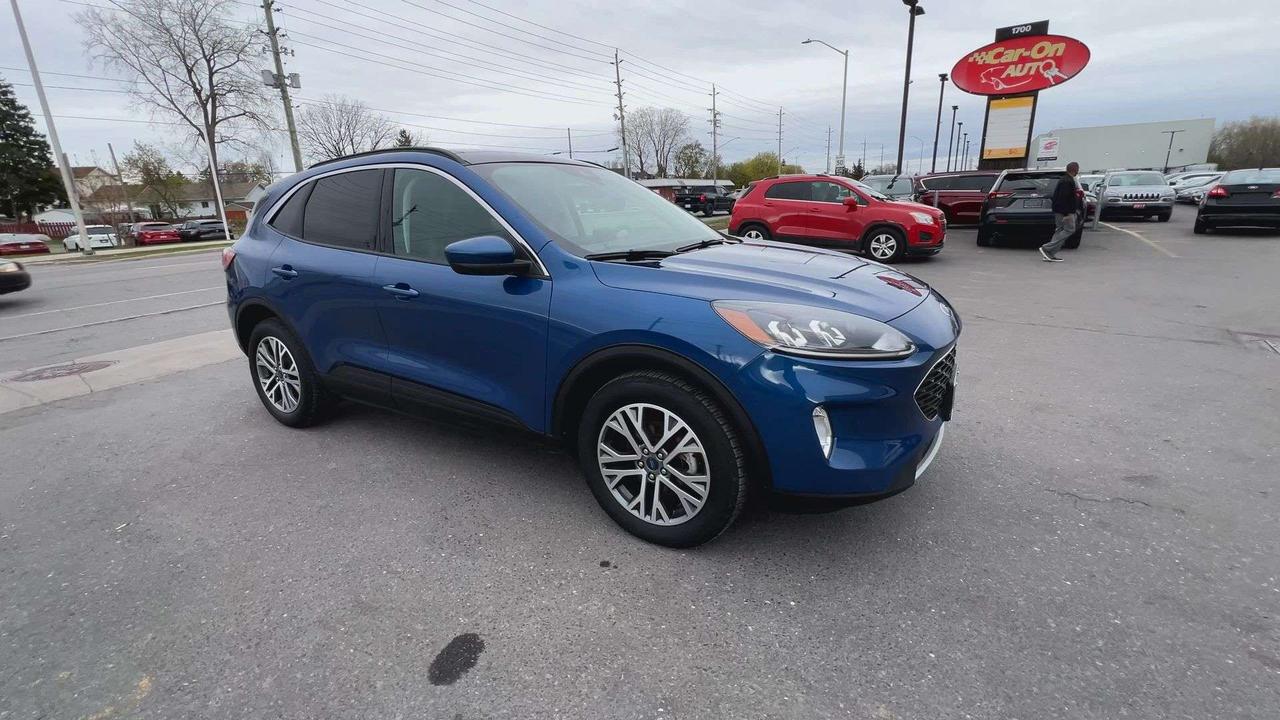 2022 Ford Escape SEL AWD| LEATHER| PANO ROOF| HTD SEATS| NAV Photo