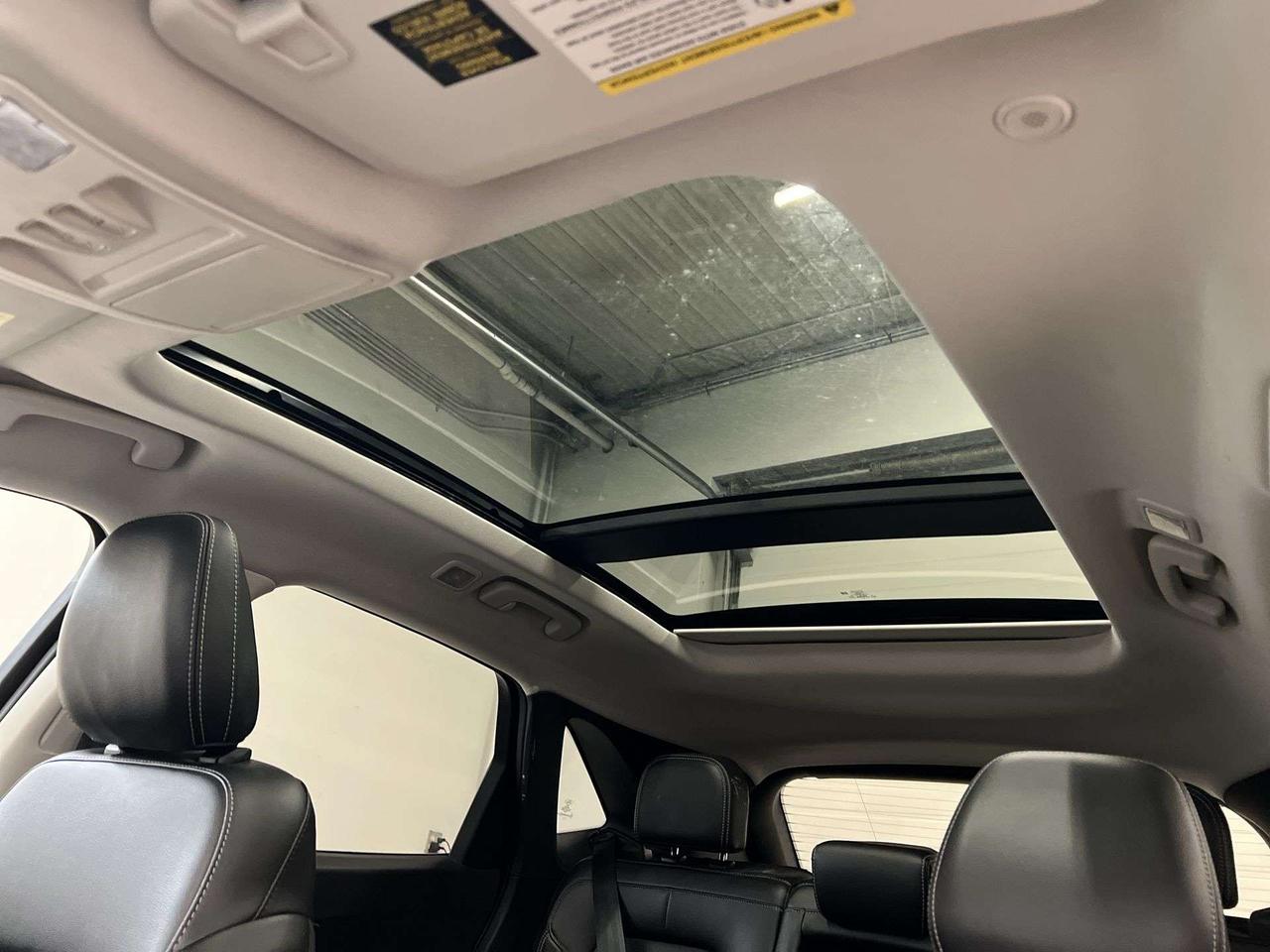 2022 Ford Escape SEL AWD| LEATHER| PANO ROOF| HTD SEATS| NAV Photo