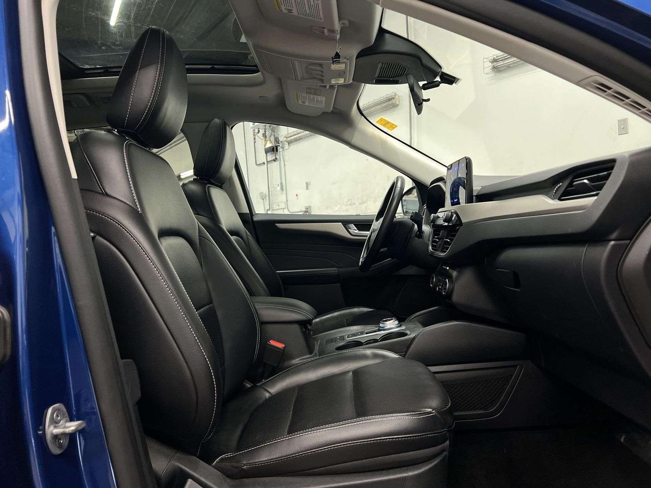 2022 Ford Escape SEL AWD| LEATHER| PANO ROOF| HTD SEATS| NAV Photo
