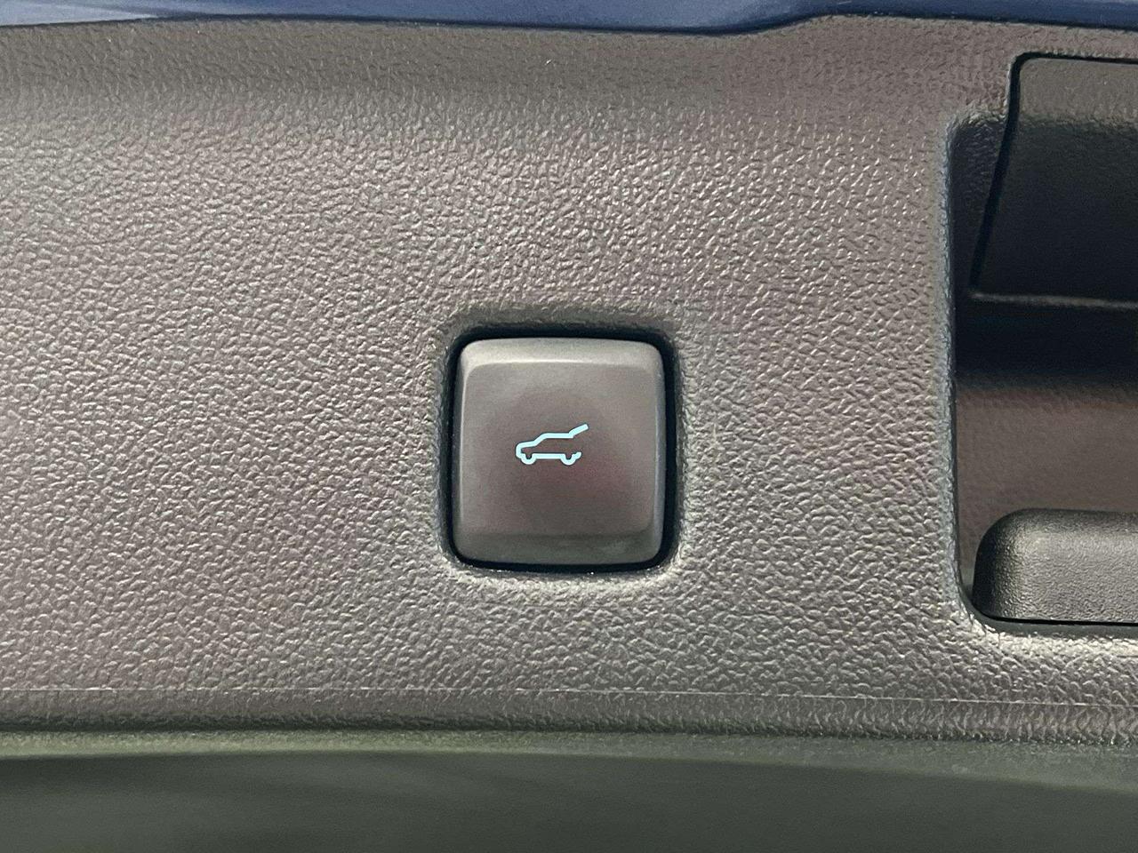 2022 Ford Escape SEL AWD| LEATHER| PANO ROOF| HTD SEATS| NAV Photo