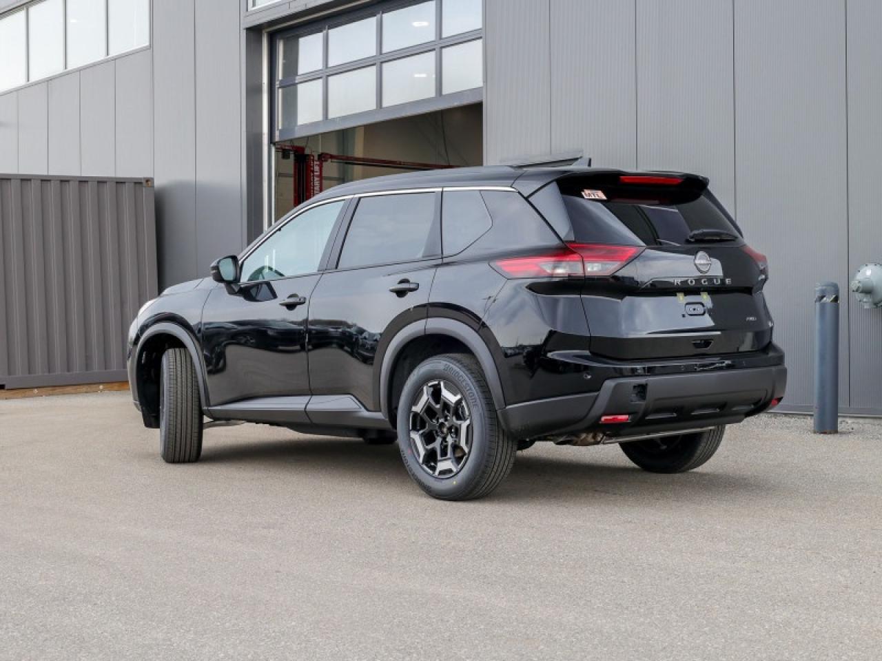 2025 Nissan Rogue Midnight Edition  - Moonroof Photo3