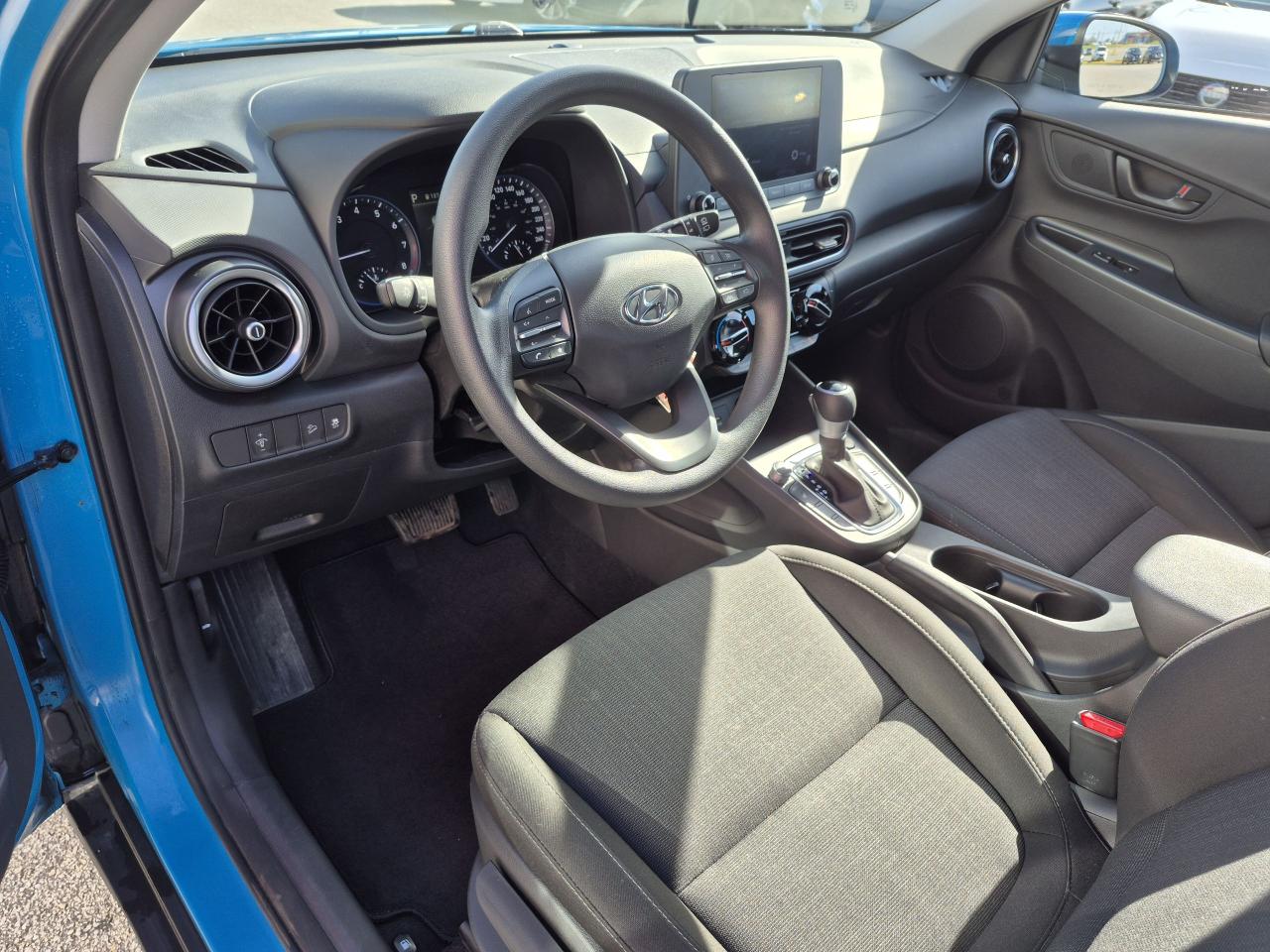 2022 Hyundai KONA Essential Photo6