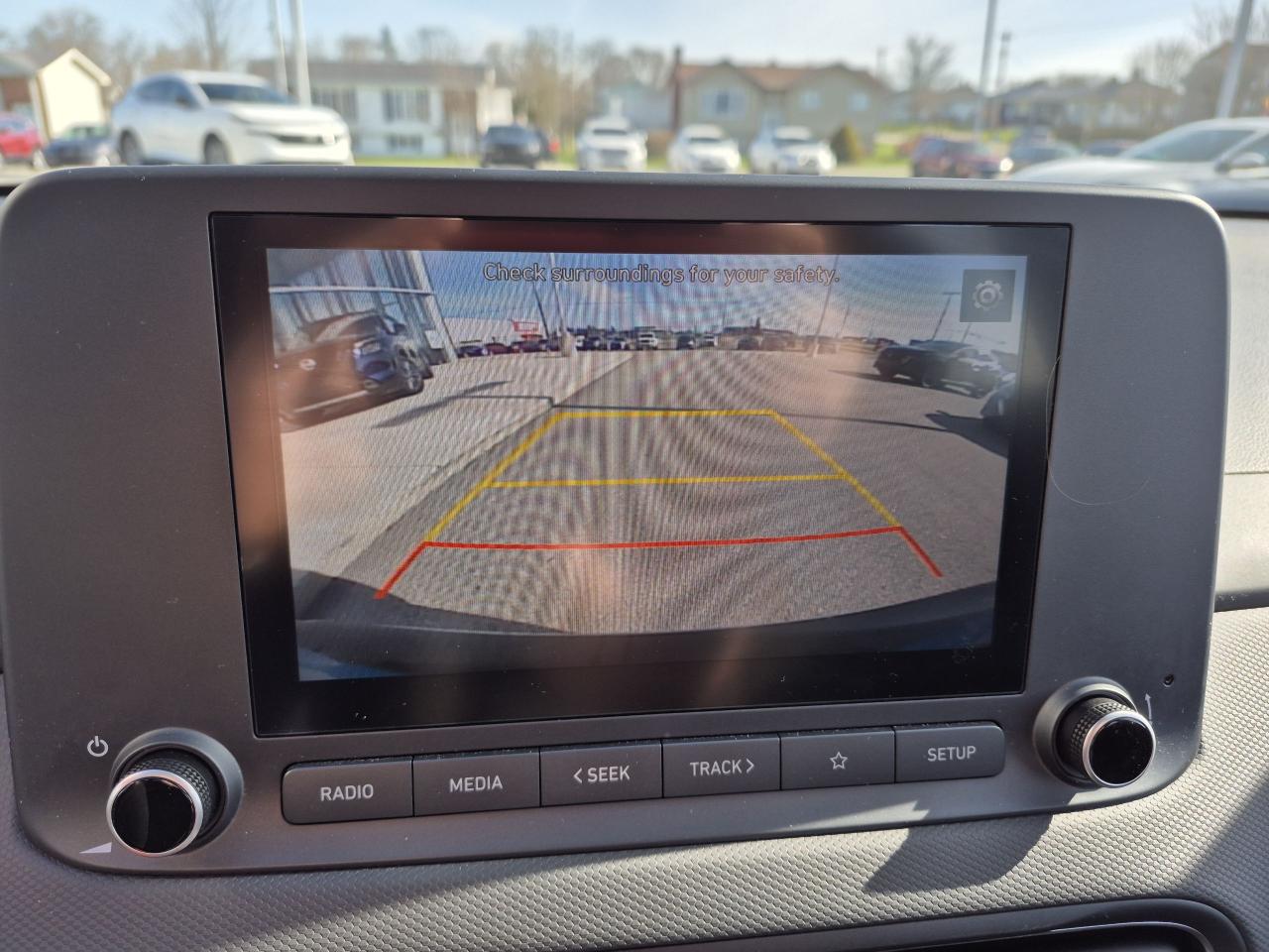 2022 Hyundai KONA Essential Photo10