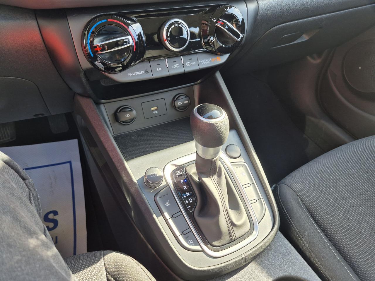 2022 Hyundai KONA Essential Photo11