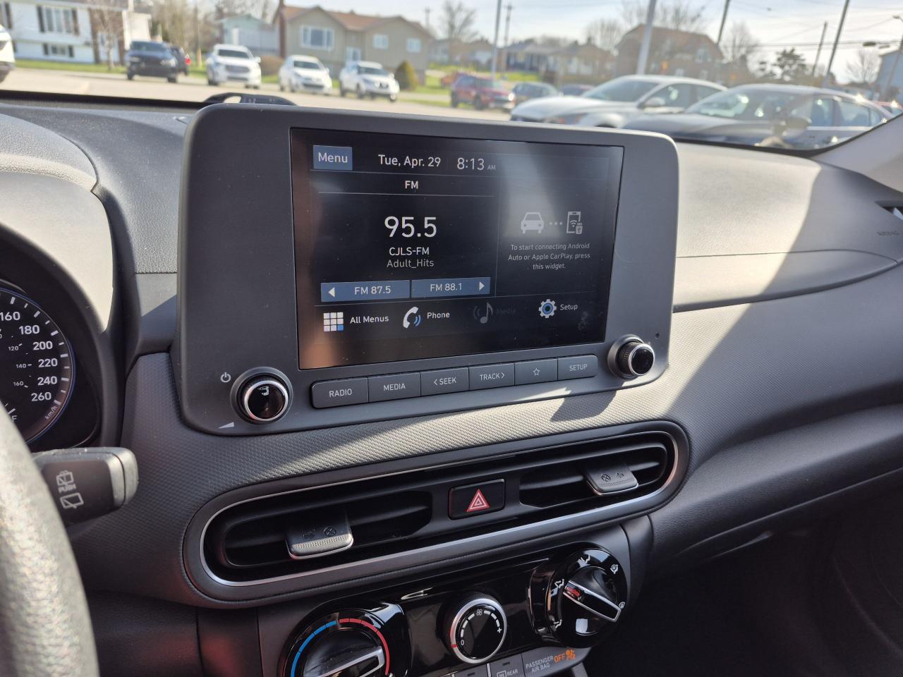 2022 Hyundai KONA Essential Photo9