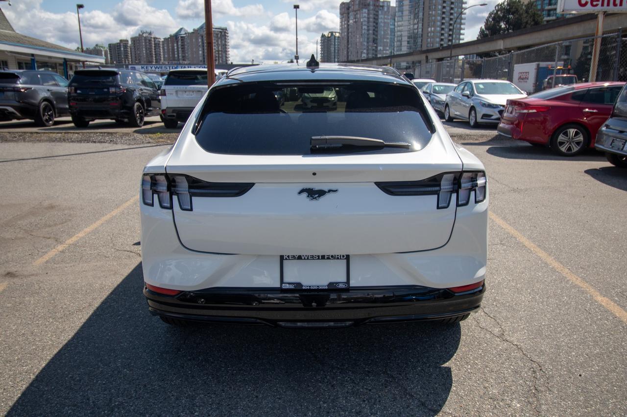 2023 Ford Mustang Mach-E Premium AWD Photo5