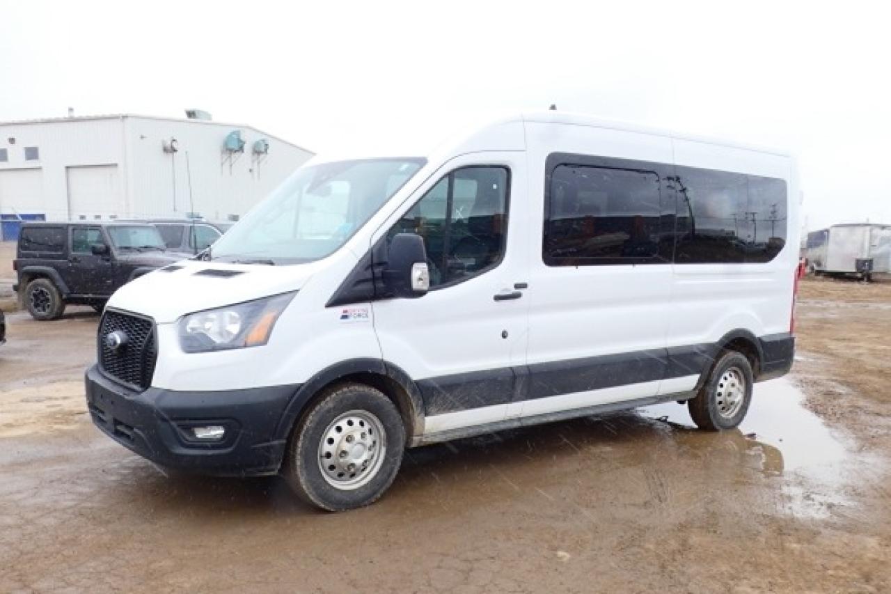 2023 Ford Transit 350 XL 12 pass. Med Roof AWD w/leather seats, BUC - Photo #2