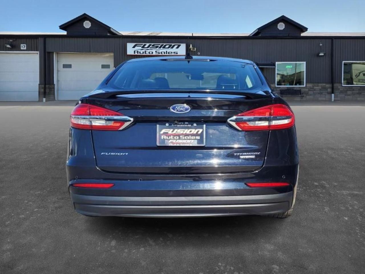 2020 Ford Fusion Hybrid Titanium-SUNROOF-LEATHER-NAVIGATION-LANE ASSIST - Photo #4