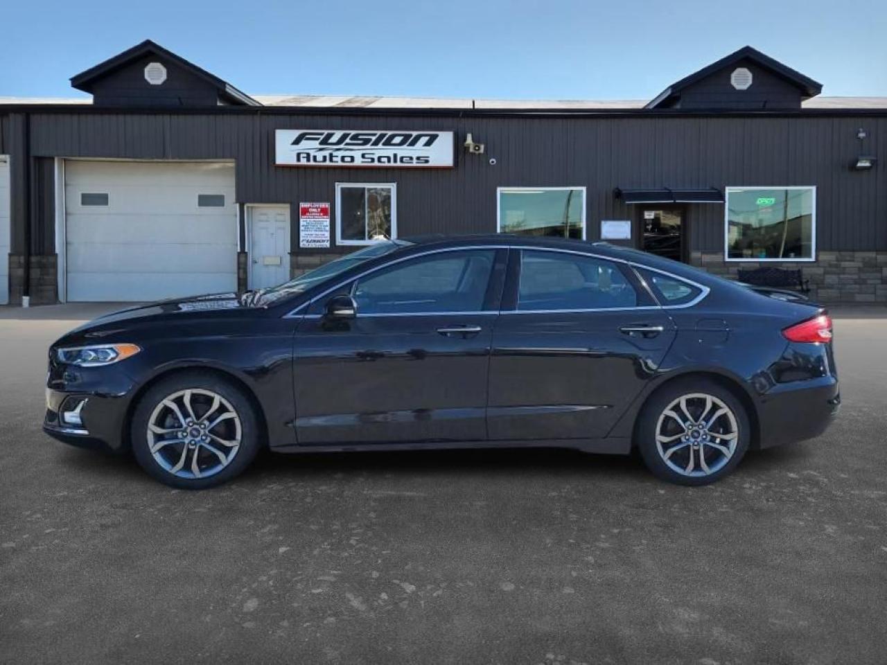 2020 Ford Fusion Hybrid Titanium-SUNROOF-LEATHER-NAVIGATION-LANE ASSIST - Photo #2