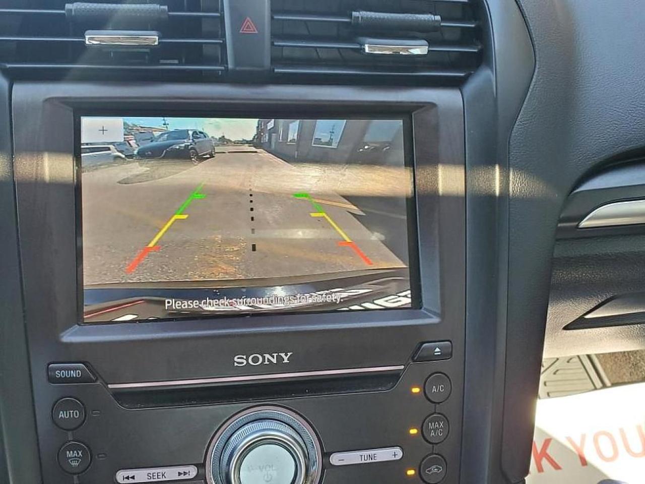 2020 Ford Fusion Hybrid Titanium-SUNROOF-LEATHER-NAVIGATION-LANE ASSIST - Photo #15
