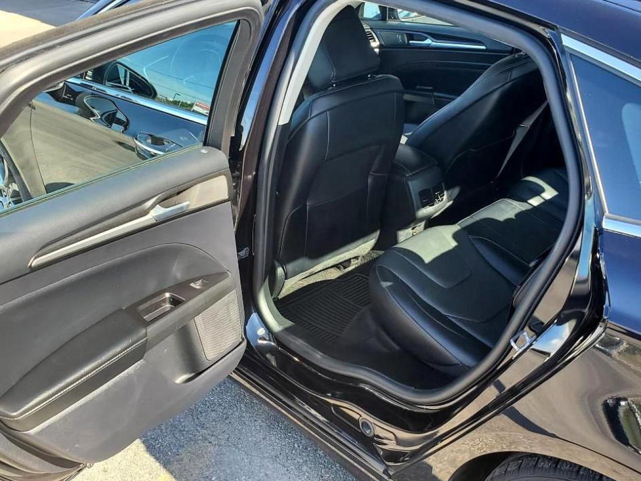 2020 Ford Fusion Hybrid Titanium-SUNROOF-LEATHER-NAVIGATION-LANE ASSIST - Photo #23