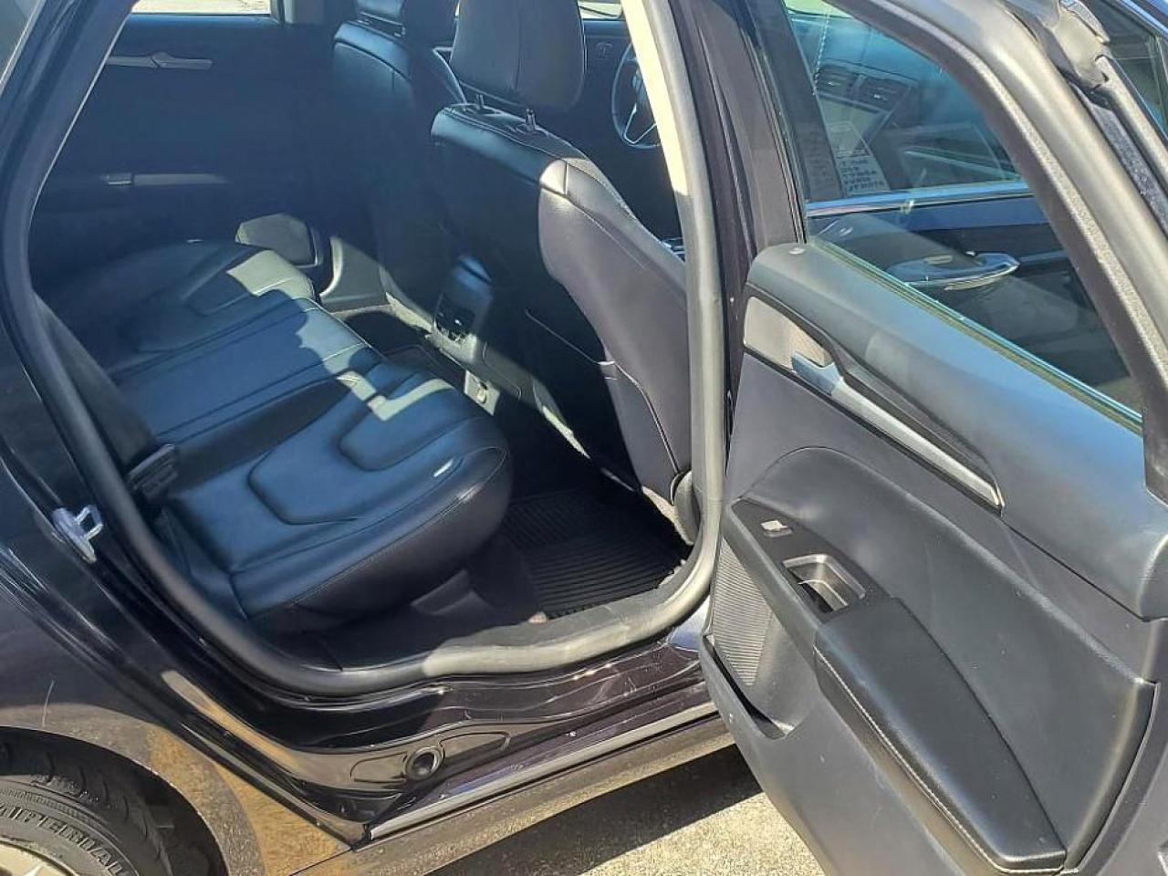 2020 Ford Fusion Hybrid Titanium-SUNROOF-LEATHER-NAVIGATION-LANE ASSIST - Photo #24