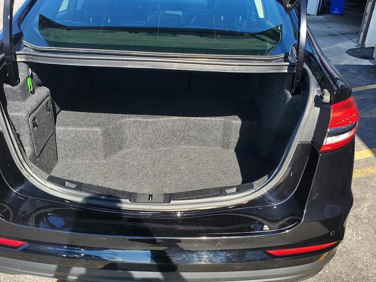 2020 Ford Fusion Hybrid Titanium-SUNROOF-LEATHER-NAVIGATION-LANE ASSIST - Photo #25