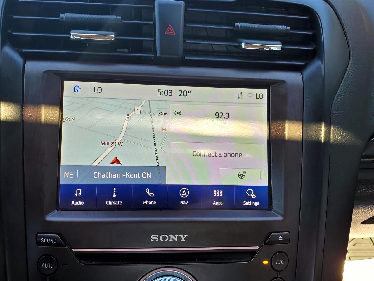2020 Ford Fusion Hybrid Titanium-SUNROOF-LEATHER-NAVIGATION-LANE ASSIST - Photo #11