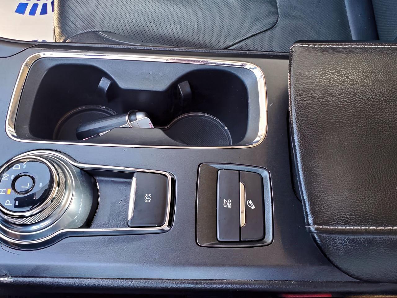 2020 Ford Fusion Hybrid Titanium-SUNROOF-LEATHER-NAVIGATION-LANE ASSIST - Photo #19