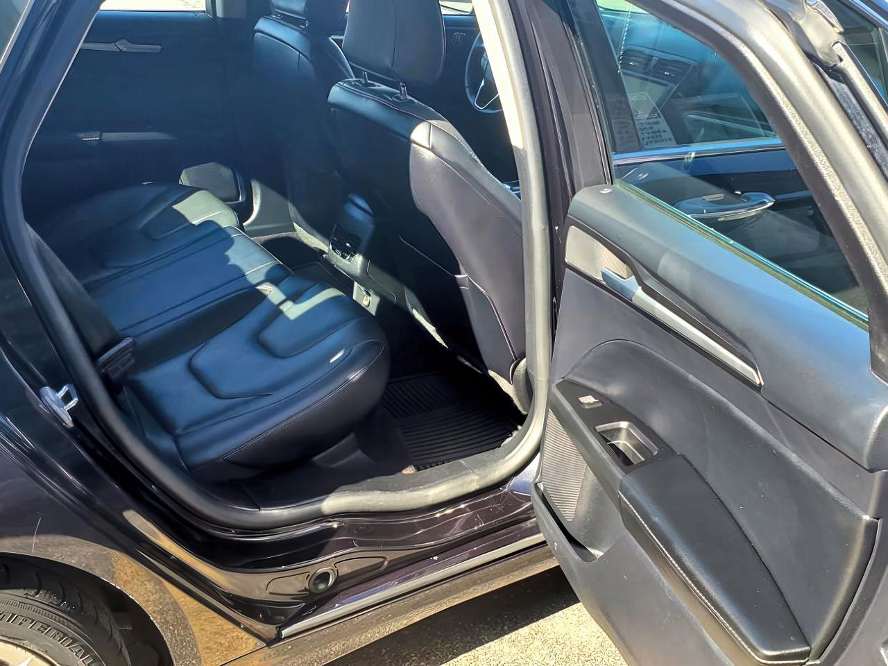 2020 Ford Fusion Hybrid Titanium-SUNROOF-LEATHER-NAVIGATION-LANE ASSIST - Photo #24