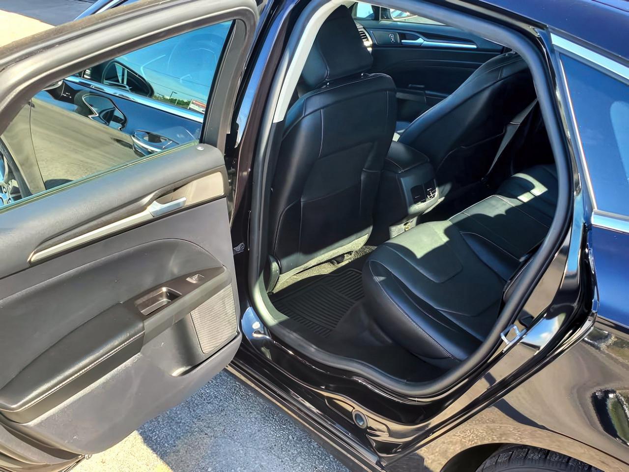 2020 Ford Fusion Hybrid Titanium-SUNROOF-LEATHER-NAVIGATION-LANE ASSIST - Photo #23