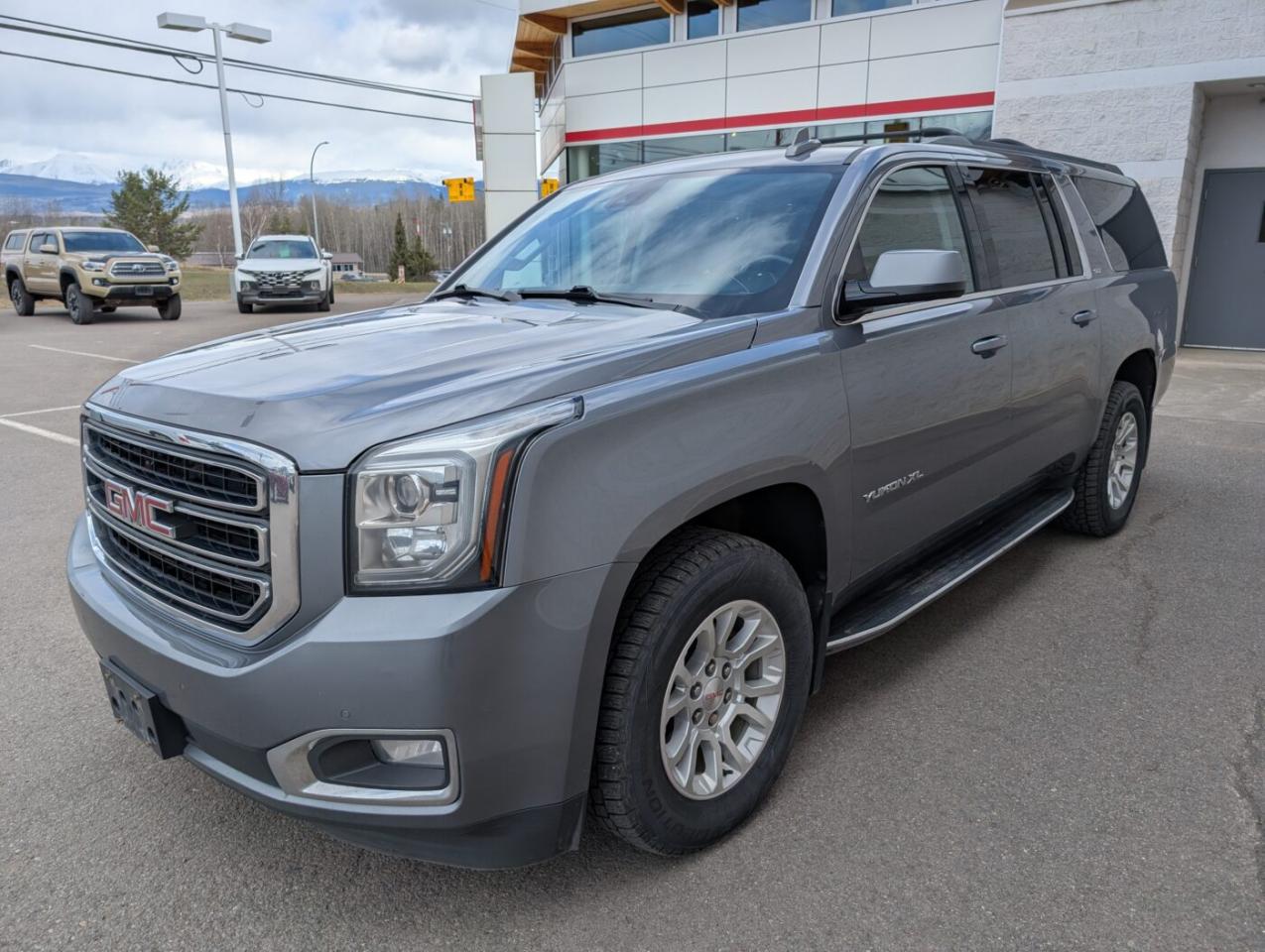 2020 GMC Yukon XL SLT Photo2